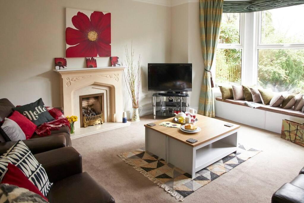 Comfy Big 7 Bedroom Townhouse Harrogate Eksteriør billede