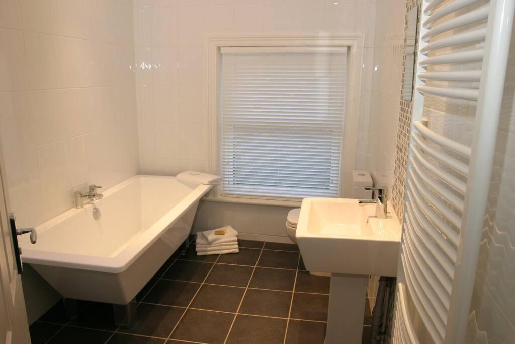Comfy Big 7 Bedroom Townhouse Harrogate Eksteriør billede