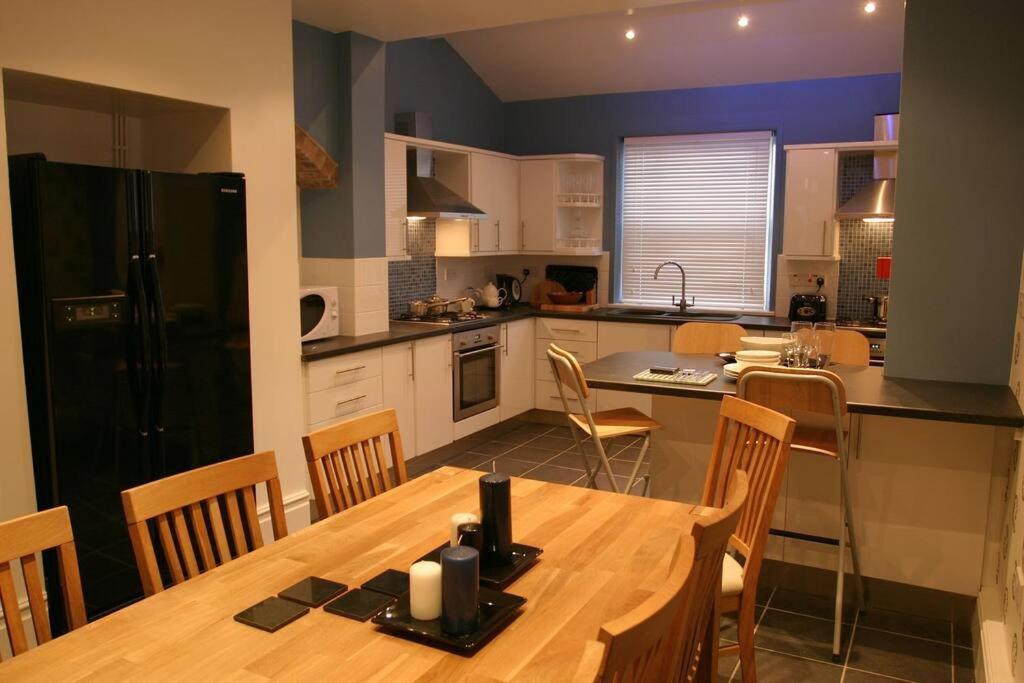 Comfy Big 7 Bedroom Townhouse Harrogate Eksteriør billede