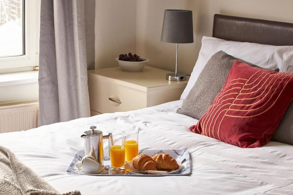 Comfy Big 7 Bedroom Townhouse Harrogate Eksteriør billede