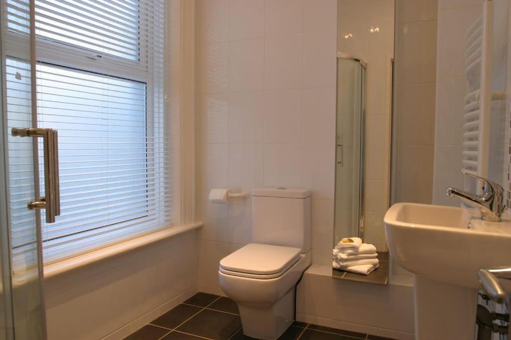 Comfy Big 7 Bedroom Townhouse Harrogate Eksteriør billede